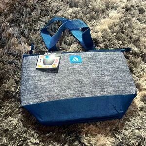 Igloo soft sided cooler bag lunch bag holds up to 8 cans